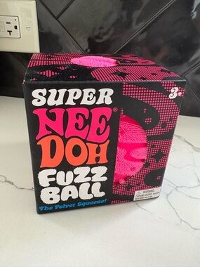 Super NeeDoh Fuzz Ball - Hot Pink BRAND NEW!!!